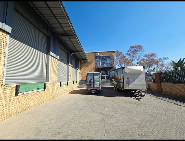 1,280M² WAREHOUSE FOR SALE IN NORTH RIDING